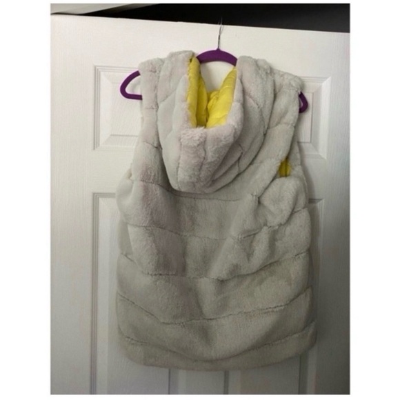 MAURICES Grey and Yellow Reversible Hooded Puffer Vest - Picture 6 of 7